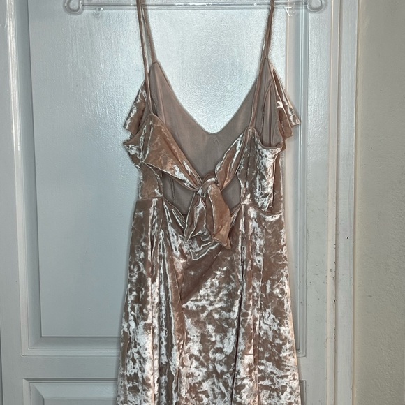 Urban Outfitters cream silky short jumpsuit women’s size small - Picture 3 of 4